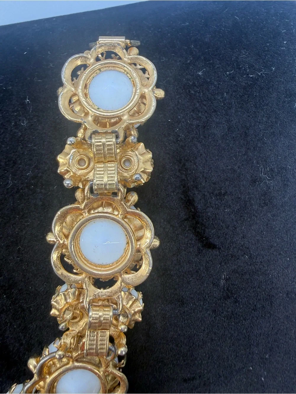 Vintage Milk Glass Floral Bracelet & Clip Earrings Demi Parure Set